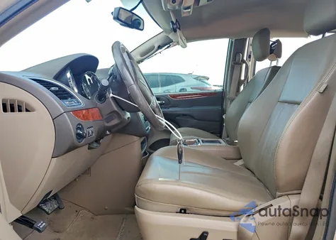 2015 Chrysler Town & Country Touring z USA, uszkodzony, nr VIN 2C4RC1BG8FR583849